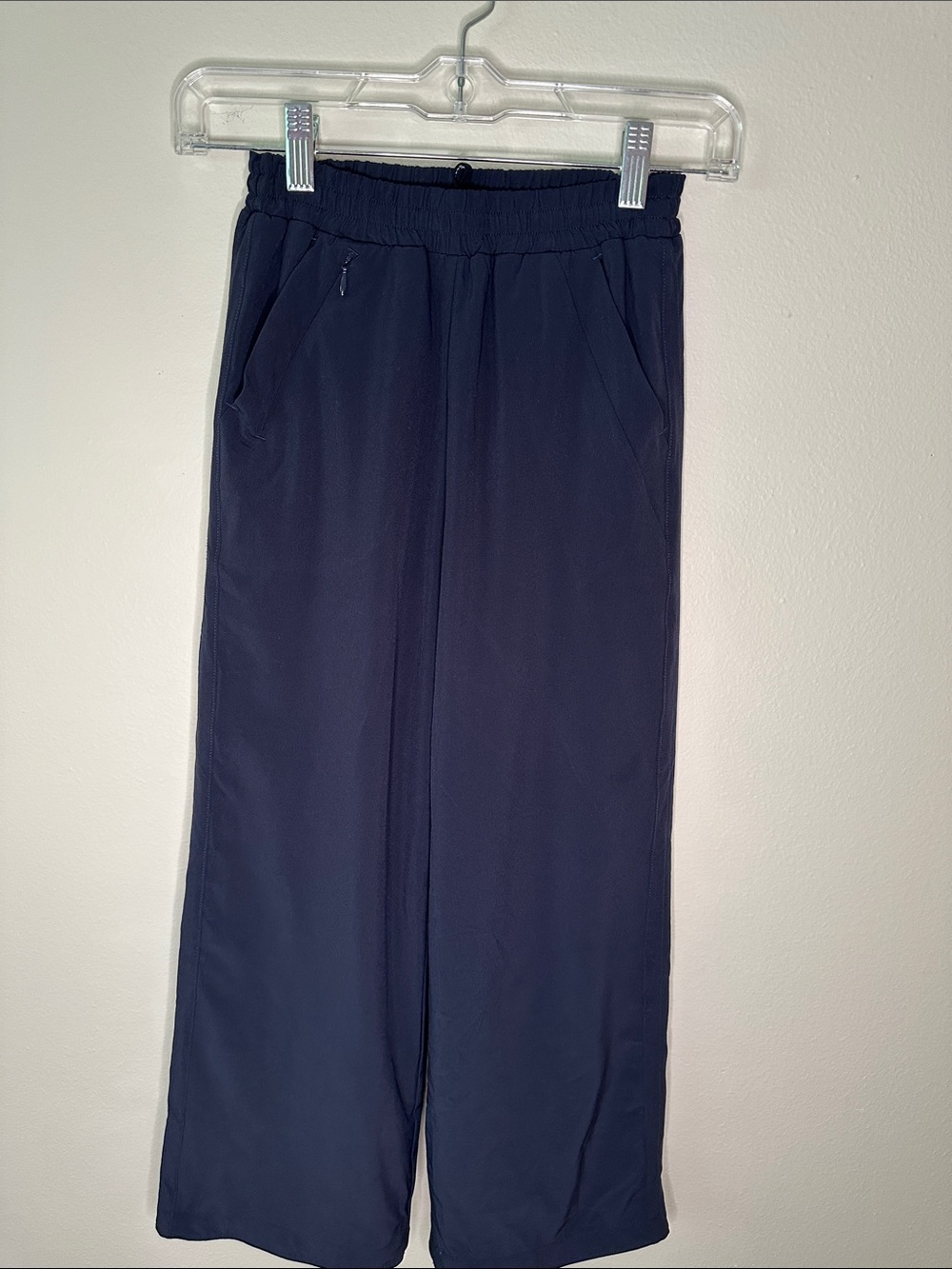 NWOTAthleta Girl (7) lined lightweight poly/spandex navy elastic adjust waist